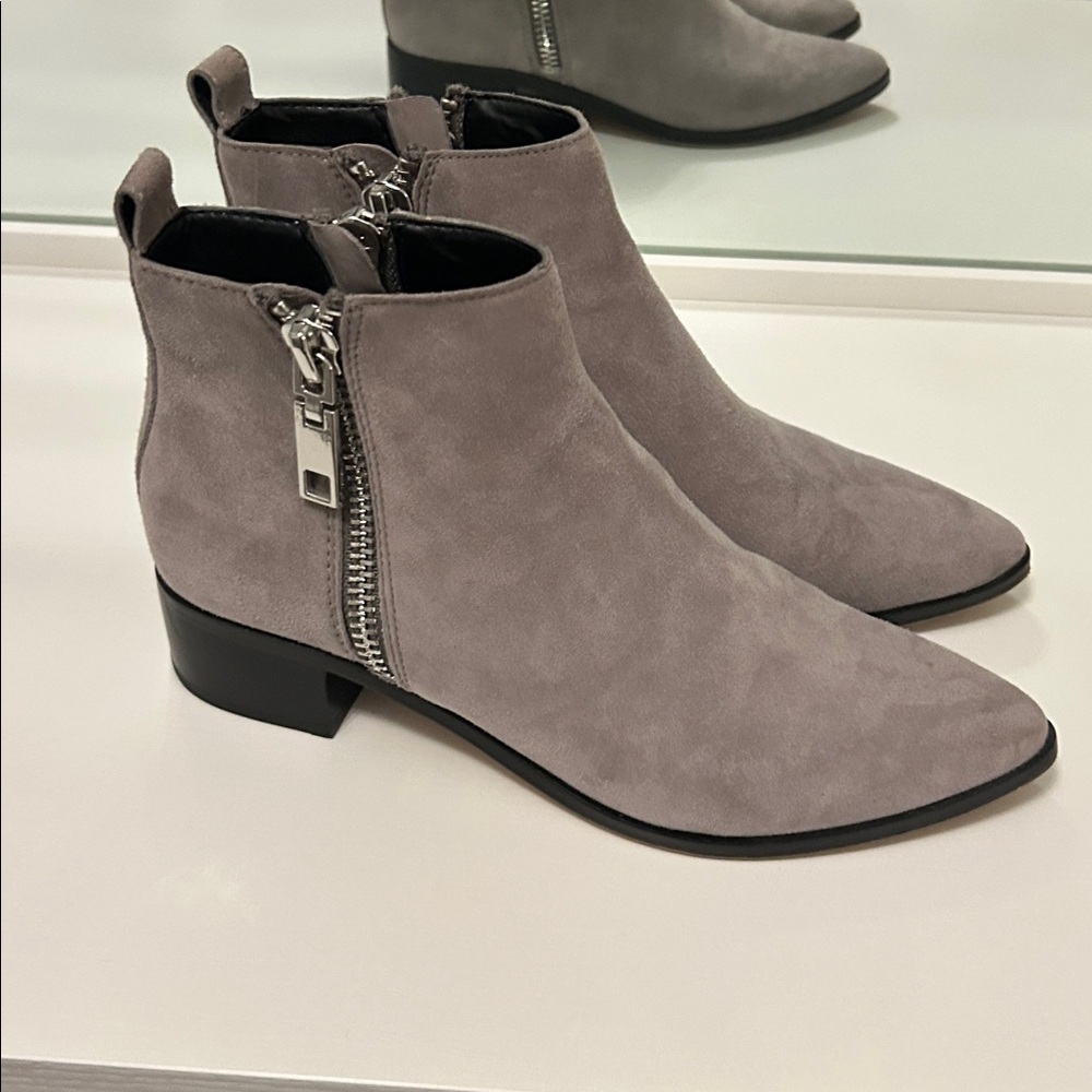Dolce Vita Stylish Gray Ankle Boots with Zipper